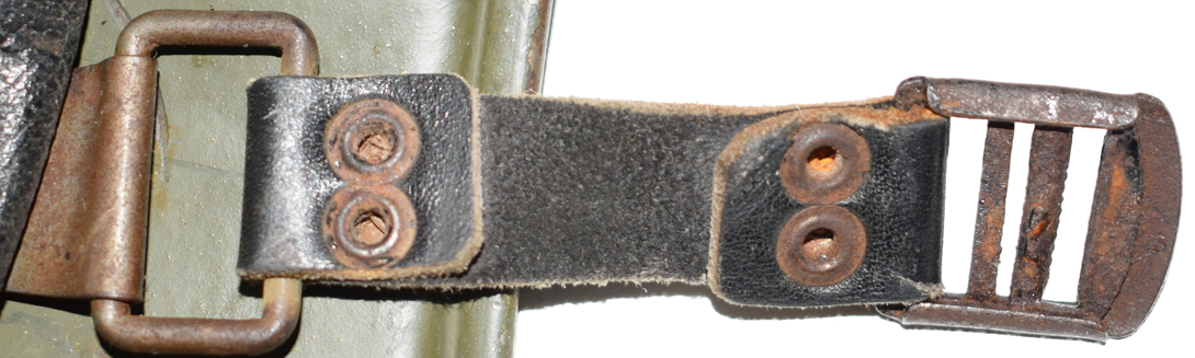 Partie courte avec boucle de fermeture. Partie courte avec boucle de fermeture.
