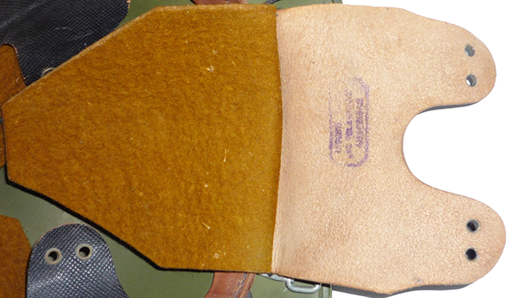 Ensemble patte de coiffe et doublure en feutre. Ensemble patte de coiffe et doublure en feutre.