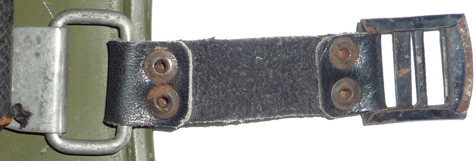 Partie courte avec boucle de fermeture. Partie courte avec boucle de fermeture.