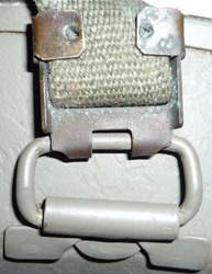 Passant de jugulaire. Passant de jugulaire.