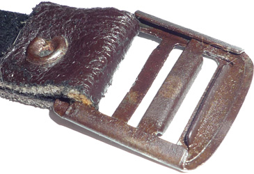 Boucle à double passant : vue de dessous.