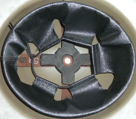 Coiffe montée. Coiffe montée.