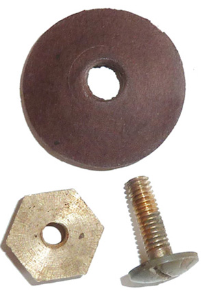 Plaque de renfort, vis et écrou de fixation. Plaque de renfort, vis et écrou de fixation.