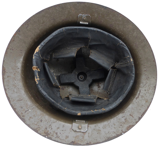 Exemples de coiffes de fabrication britannique. Exemples de coiffes de fabrication britannique.