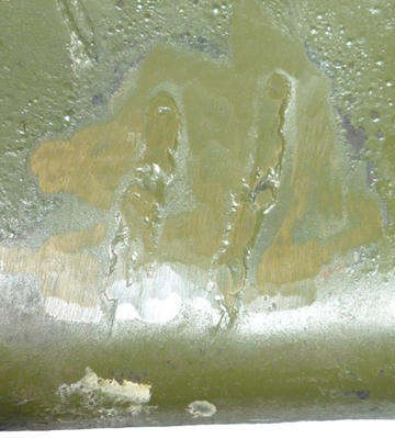 Fissures ressoudées, jonc arraché.