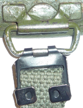 Pontet mobile, et clip métallique de maintien.