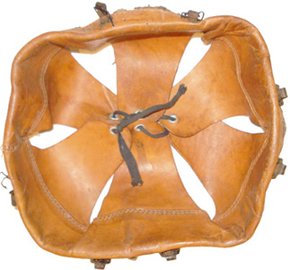 Coiffe fauve - envers. Coiffe fauve - envers.