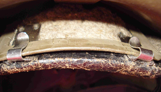 Fixation de la coiffe sur une lame ressort. Fixation de la coiffe sur une lame ressort.