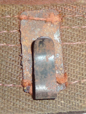 Agrafe de fixation. Agrafe de fixation.