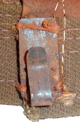 Agrafe de fixation - jointure bandeau. Agrafe de fixation - jointure bandeau.