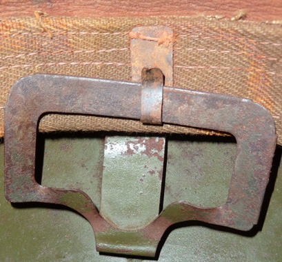 Fixation de la coiffe inversée par rapport à une coiffe française. Fixation de la coiffe inversée par rapport à une coiffe française.