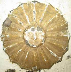 Attribut du soleil rayonnant. Attribut peint en doré pour officier.