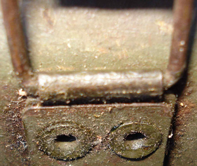 Passant de jugulaire. Passant de jugulaire.