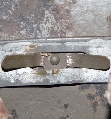 Point de fixation latéral, cerclage évidé.