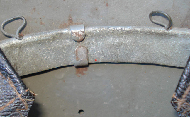 Anneau de fixation d'un bavolet de protection.