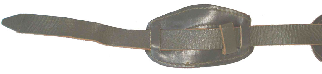 Jugulaire, partie longue avec mentonni&egrave;re.