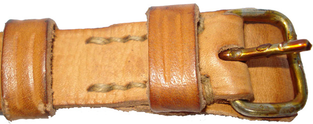 Boucle à ardillon de fixation.