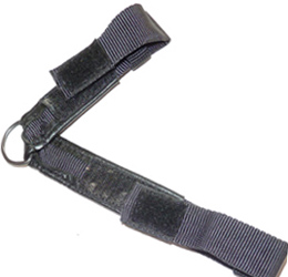 Jugulaire, partie gauche avec anneau de fixation.