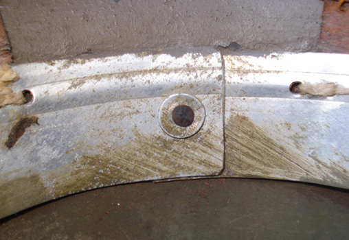 Jointure cerclage, rivet de fixation arrière.