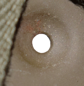 Orifice d'aération embouti.