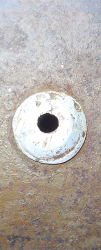 Trou d'aération rapporté.