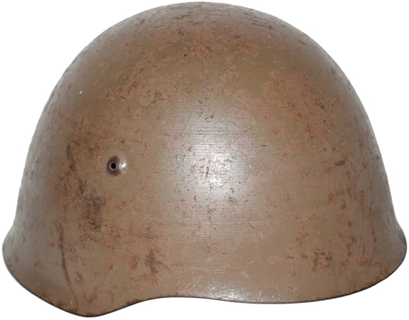 Exemplaire peint, puis repeint en kaki/beige.