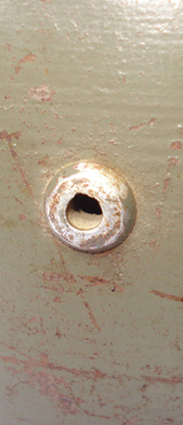 Trou d'aération rapporté.