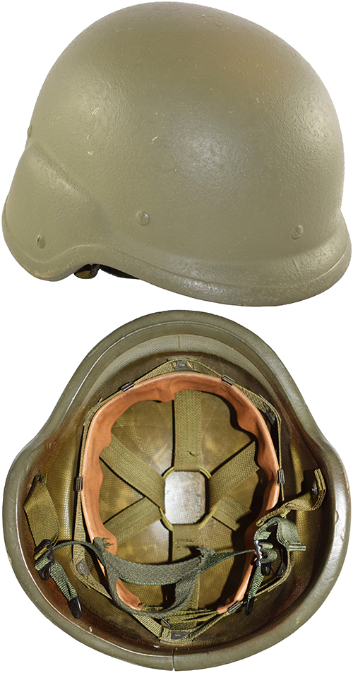 Casque PASGT de fabrication am&eacute;ricaine.