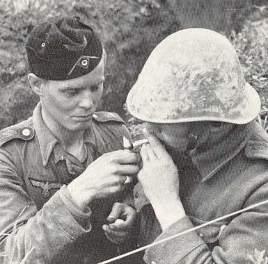 Casque modèle 38/42. Casque modèle 38/42.