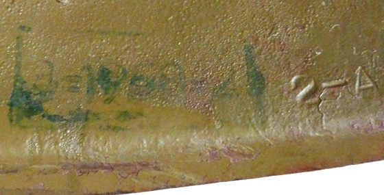 Marquage estamp&eacute; &agrave; l'arri&egrave;re et tampon &agrave; l'encre : mois = ann&eacute;e = taille du casque.