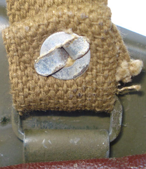 Fixation par rivet fendu et contre rivet.