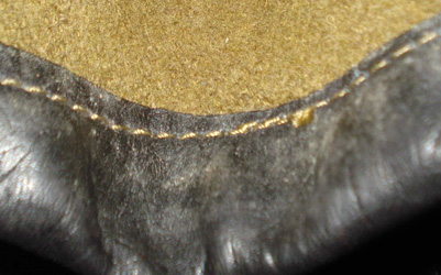 Couture patte en cuir.