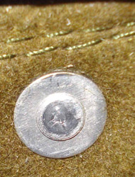 Rivet et rondelle de fixation.