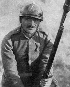 Casque Adrian serbe.