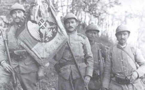 Casque Adrian serbe.