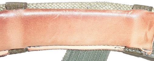 Bandeau de tête en cuir, rembourré de feutre. Bandeau de tête en cuir, rembourré de feutre.
