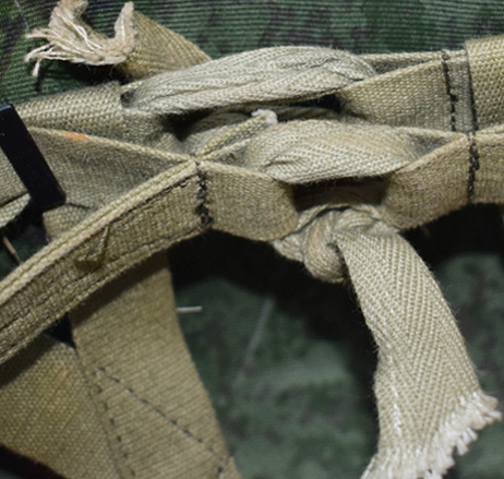 Lacets de réglage du cerclage et du bandeau de tête. Lacets de réglage du cerclage et du bandeau de tête.