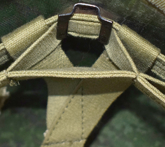 Détails maintien élément en toile de la suspension. Détails maintien élément en toile de la suspension.