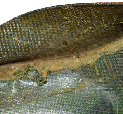 Bordure de la bombe découpée et recouverte d'un jonc en toile de nylon. Bordure de la bombe découpée et recouverte d'un jonc en toile de nylon.