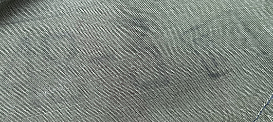 Marquage au revers de la toile. Marquage au revers de la toile.