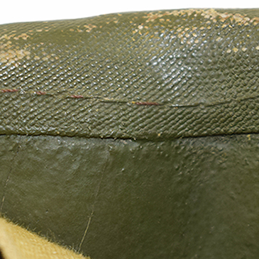 Bordure doublée d'un jonc en toile. Bordure doublée d'un jonc en toile.