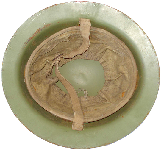 Vue de l'intérieur avec la coiffe et la jugulaire.