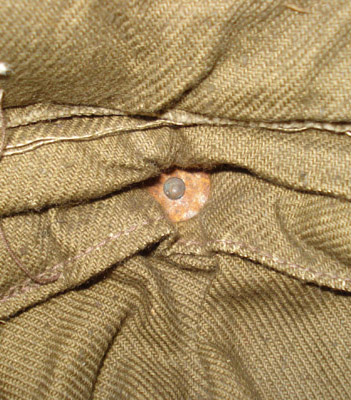 Point de fixation avant ou arrière de la coiffe.