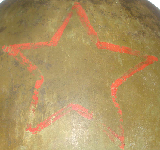 Contour d'étoile peint à l'avant. Contour d'étoile peint à l'avant.