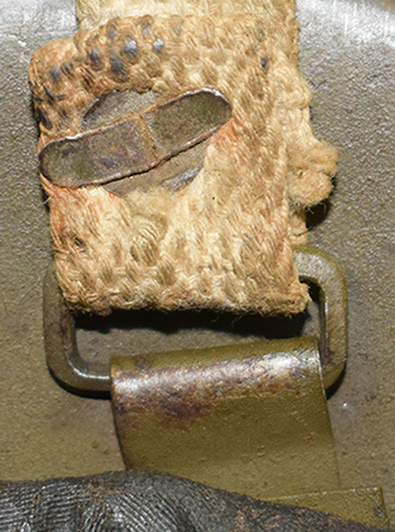 Maintien par attache parisienne et rondelle. Maintien par attache parisienne et rondelle.