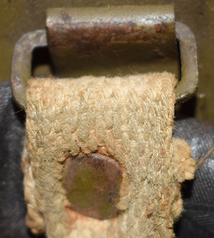 Maintien par attache parisienne et rondelle. Maintien par attache parisienne et rondelle.