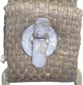 Maintien par attache parisienne doublée d'une rondelle. Maintien par attache parisienne doublée d'une rondelle.