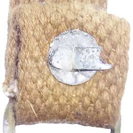 Maintien par attache parisienne doublée d'une rondelle. Maintien par attache parisienne doublée d'une rondelle.