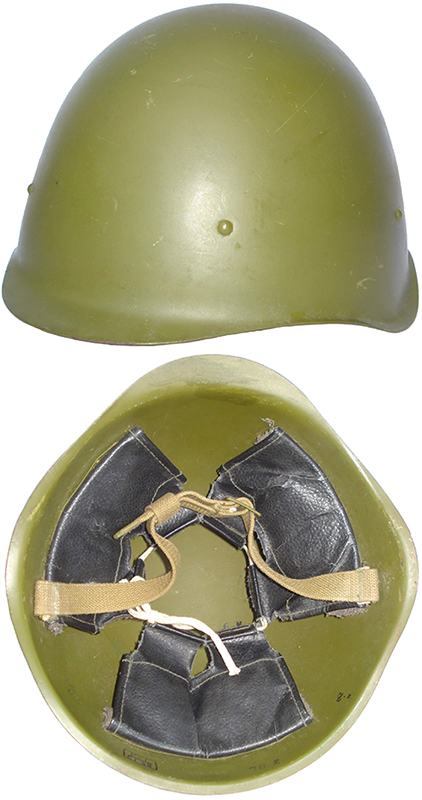 Casque Ssh 40 de l'usine Octobre rouge fabriqu&eacute; en 1958.