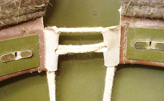 Jointure &eacute;l&eacute;ments de coiffe par la&ccedil;age.